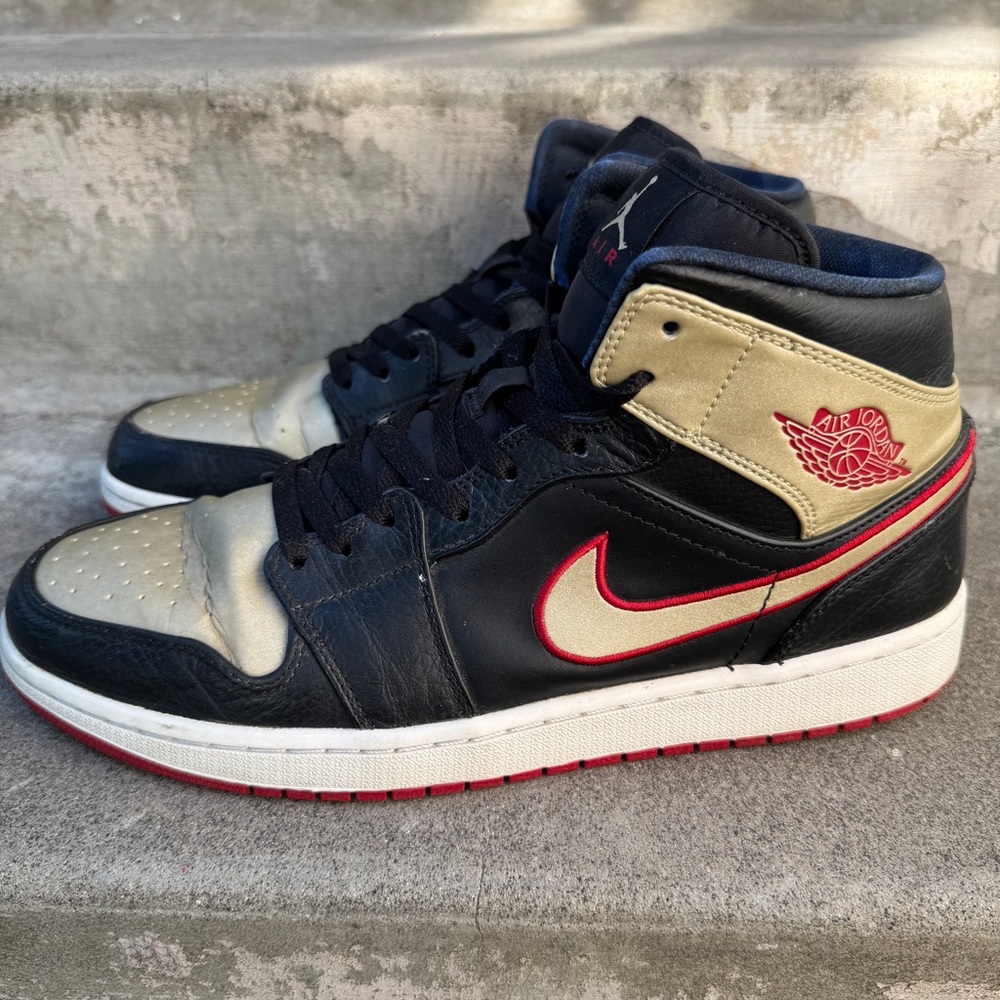 Nike Air Jordan 1 Mid Black Gold Red Retro 554724-013 Men’s Size 12 Limited 2013
